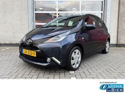Blauw Gebruikt 2016 Toyota Aygo X-play Hatchback | € 8.290 (Eerlijke prijs)