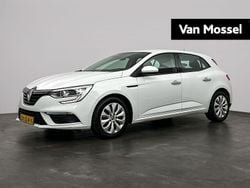 Wit Gebruikt 2018 Renault Mégane IV Life Hatchback | € 10.995 (Eerlijke prijs)