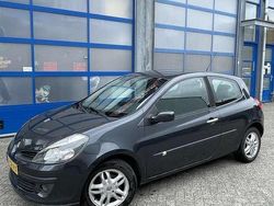 Grijs Gebruikt 2005 Renault Clio II Hatchback | € 1.650 (Eerlijke prijs)