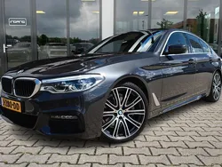 Grijs Gebruikt 2020 BMW 520 M Sport Sedan | € 33.900 (Eerlijke prijs)