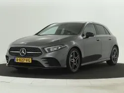 Grijs, metallic lak Gebruikt 2022 Mercedes A180 AMG line Hatchback | € 32.945 (Iets duurder)
