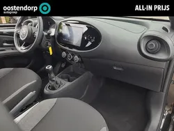 Zwart Gebruikt 2024 Toyota Aygo Play Hatchback | € 18.450 (Eerlijke prijs)