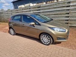 Bruin, metallic lak Gebruikt 2013 Ford Fiesta Style Hatchback | € 3.950 (Eerlijke prijs)