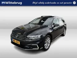Grijs, metallic lak Gebruikt 2021 VW Passat GTE Stationwagen | € 26.950 (Eerlijke prijs)