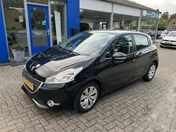 Zwart Gebruikt 2012 Peugeot 208 Hatchback | € 3.950 (Eerlijke prijs)