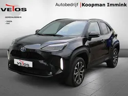 Zwart, metallic lak Gebruikt 2024 Toyota Yaris Cross SUV | € 29.950 (Eerlijke prijs)
