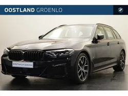 Carbonschwarz (donker zwart metallic) Gebruikt 2023 BMW 530 Comfort Edition Stationwagen | € 57.950 (Duur)