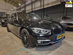 Zwart, metallic lak Gebruikt 2018 BMW 318 Luxury Line Stationwagen | € 16.499 (Iets duurder)