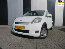 Wit, metallic lak Gebruikt 2009 Daihatsu Sirion Hatchback | € 2.450 (Goede deal)
