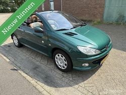 Groen Gebruikt 2003 Peugeot 206 CC Roland Garros Cabriolet | € 1.550 (Eerlijke prijs)