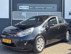 Zwart Gebruikt 2015 Kia Rio Hatchback | € 8.795 (Eerlijke prijs)
