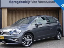 Grijs, metallic lak Gebruikt 2018 VW Golf Sportsvan Highline MPV | € 21.950 (Iets duurder)