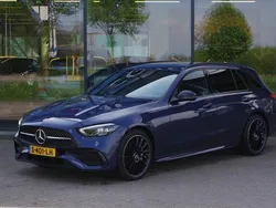 Blauw, metallic lak Gebruikt 2023 Mercedes C300 AMG line Stationwagen | € 43.950 (Goede deal)