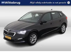 Zwart, metallic lak Gebruikt 2021 Skoda Scala Ambition Hatchback | € 16.450 (Eerlijke prijs)