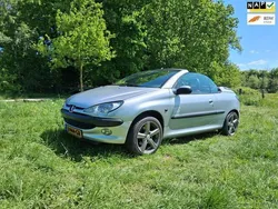 Grijs Gebruikt 2002 Peugeot 206 CC Roland Garros Cabriolet | € 1.690 (Eerlijke prijs)