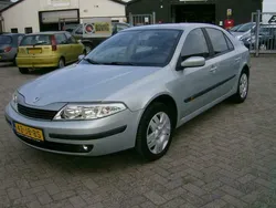 Grijs Gebruikt 2002 Renault Laguna II Expression Hatchback | € 1.950