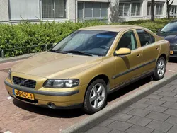 Goud Gebruikt 2001 Volvo S60 Sedan | € 1.650 (Eerlijke prijs)