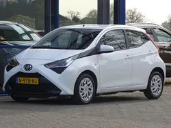 Wit Gebruikt 2022 Toyota Aygo X-play Hatchback | € 13.250 (Super prijs)