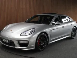 Grijs, metallic lak Gebruikt 2015 Porsche Panamera Sedan | € 59.500