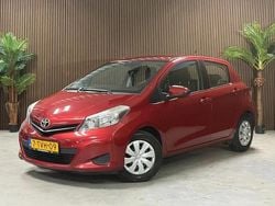 Rood Gebruikt 2014 Toyota Yaris Hatchback | € 4.499 (Goede deal)