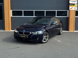 Blauw Gebruikt 2018 BMW 330e Executive Sedan | € 22.450 (Eerlijke prijs)