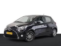 Zwart Gebruikt 2015 Toyota Yaris Hatchback | € 12.950 (Eerlijke prijs)