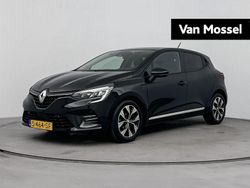 Zwart Gebruikt 2023 Renault Clio V Evolution Hatchback | € 17.435 (Eerlijke prijs)