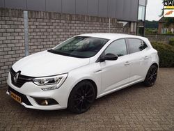 Wit, metallic lak Gebruikt 2020 Renault Mégane IV LIMITED Hatchback | € 15.450 (Eerlijke prijs)