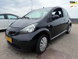 Zwart Gebruikt 2009 Toyota Aygo Hatchback | € 1.695 (Eerlijke prijs)