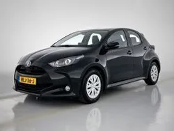 Zwart, metallic lak Gebruikt 2024 Toyota Yaris Active Hatchback | € 23.395 (Eerlijke prijs)