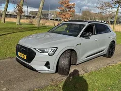 Blauw Gebruikt 2018 Audi e-tron SUV | € 29.000 (Eerlijke prijs)