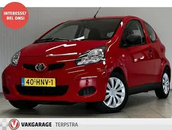 Rood Gebruikt 2009 Toyota Aygo Hatchback | € 2.375 (Eerlijke prijs)