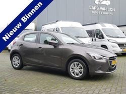Bruin (metallic) Gebruikt 2016 Mazda 2 Hatchback | € 4.495 (Super prijs)
