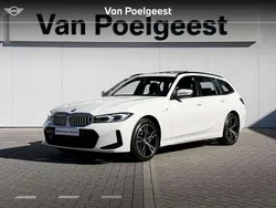 Alpinweiss Gebruikt 2024 BMW 330e Comfort Edition Stationwagen | € 58.900 (Eerlijke prijs)