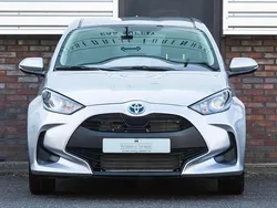 Grijs Gebruikt 2024 Toyota Yaris Hybrid Hatchback | € 22.700 (Eerlijke prijs)