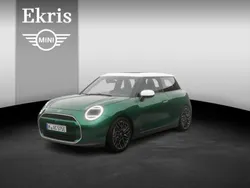 Groen Gebruikt 2025 Mini Cooper Favoured Hatchback | € 39.740