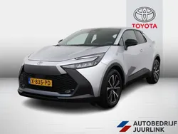 Grijs, metallic lak Gebruikt 2024 Toyota C-HR SUV | € 34.299 (Super prijs)
