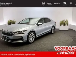 Ebony black Nieuw 2024 Skoda Superb First Edition Hatchback | € 41.800 (Super prijs)
