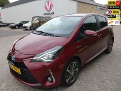 Rood Gebruikt 2017 Toyota Yaris Hybrid Executive Hatchback | € 15.950 (Eerlijke prijs)