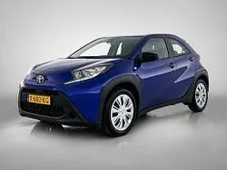Blauw Gebruikt 2024 Toyota Aygo Play Hatchback | € 20.445 (Eerlijke prijs)