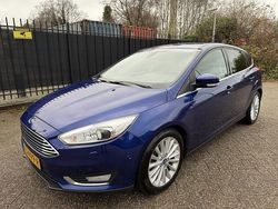 Blauw Gebruikt 2015 Ford Focus Titanium Hatchback | € 6.950 (Goede deal)