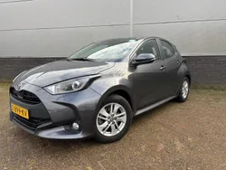 Grijs, metallic lak Gebruikt 2024 Toyota Yaris Active Hatchback | € 23.980 (Eerlijke prijs)