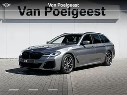 Bluestone metallic (grijs metallic) Gebruikt 2021 BMW 530e Performance Stationwagen | € 38.900 (Iets duurder)