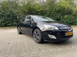 Zwart (metallic) Gebruikt 2011 Opel Astra Edition Hatchback | € 6.250 (Super prijs)