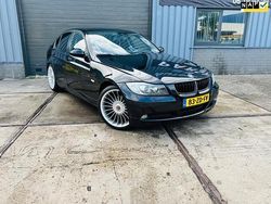 Zwart Gebruikt 2008 BMW 318 Sedan | € 3.999 (Eerlijke prijs)