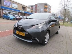 Grijs Gebruikt 2014 Toyota Aygo X-play Hatchback | € 5.450 (Eerlijke prijs)