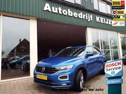 Blauw, metallic lak Gebruikt 2021 VW T-Roc Business SUV | € 29.950 (Iets duurder)
