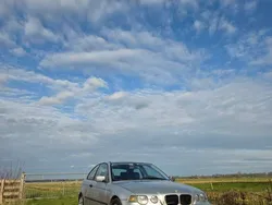 Zilver Gebruikt 2001 BMW 330 Hatchback | € 1.100
