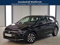Zwart Gebruikt 2023 VW Golf VIII Style Hatchback | € 28.450 (Goede deal)
