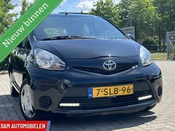 Zwart Gebruikt 2013 Toyota Aygo Hatchback | € 5.399 (Eerlijke prijs)